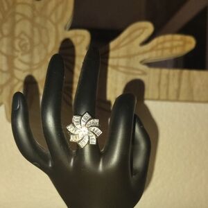 Elegant Silver Floral Ring